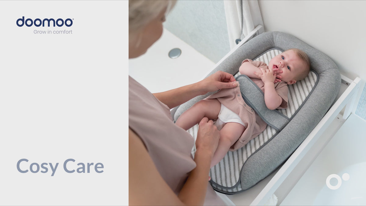 doomoo Cosy care - comfortable changing mat with extra pad and security belt